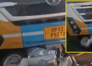 हिमाचल: 8 साल की बेटी के साथ स्कूटी पर घर लौट रही थी मां, HRTC बस ने रौंद दीं