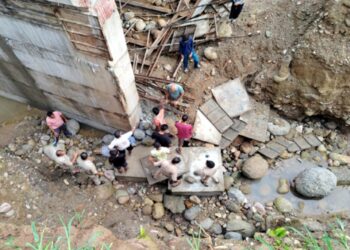 हिमाचल: फोरलेन निर्माण में लापरवाही ने छीन लिया परिवार का सहारा, पुलिया से नीचे गिरा शख्स