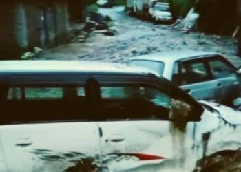 शिमला में आफत की बारिश: कोटखाई के खलटू नाले में आई भयंकर बाढ़…मलबे में दबी गाड़ियां