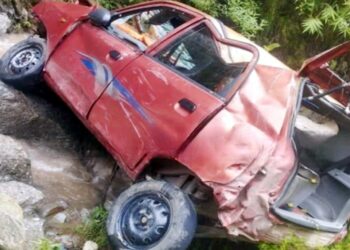 भयानक हादसा: चम्बा-जोत मार्ग पर खाई में गिरी कार, चालक की माैके पर मौत