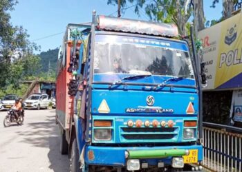 तिरपाल ढके टैम्पो से निकली पशु क्रूरता की खाैफनाक तस्वीर, चालक के खिलाफ मामला दर्ज