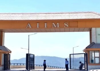 30 नंबर और 20 लाख की रैंक लेकर AIIMS में एडमिशन लेने पहुंची लड़की, डॉक्टर बनने चली थी पहुंच गई थाने