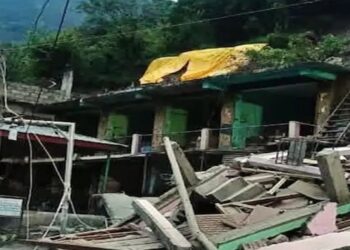 हिमाचल में आंखों के सामने पल भर में छिन गई रोजी-रोटी, 30 कमरों का भवन ताश के पत्तों की तरह बिखरा