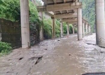 दवाडा और झलोगी के पास गिर रहे हैं पत्थर, नेशनल हाईवे मंडी मनाली यातायात के लिए बंद