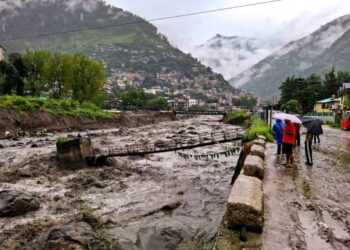 भारी बारिश का तांडव: चंबा में फंसे श्रद्धालु, मोबाइल सिग्नल गायब…