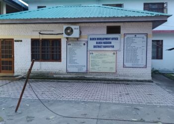 नशे में टल्ली था पंचायत सेक्रेट्री, लोगों ने की शिकायत- उठा ले गई पुलिस