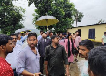 गिरी नदी में आई बाढ़, बांगड़ान बस्ती से 50 से अधिक लोगों को प्रशासन ने निकला सुरक्षित ….