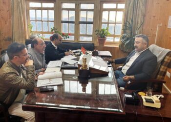 शिक्षा मंत्री ने सेब सीजन के दृष्टिगत सड़कें शीघ्र बहाल करने के निर्देश दिए