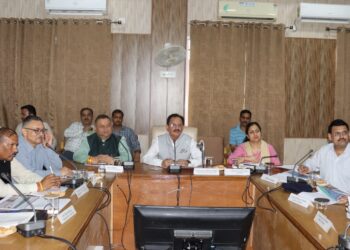 सिरमौर/आपदा के कारण हुए नुकसान तथा राहत कार्य की समीक्षा बैठक नाहन में हुए आयोजित, हर्षवर्धन चौहान