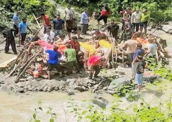 शमारनी में एक साथ जलीं परिवार के पांच सदस्यों की चिताएं, हर आंख हुई नम