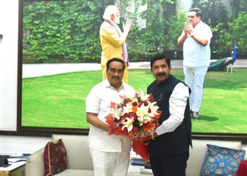 उप-मुख्यमंत्री ने केन्द्रीय जल संसाधन मंत्री से भेंट की जल शक्ति विभाग को पिछले तीन वर्षों में 4 हजार करोड़ रुपये का नुकसानः मुकेश अग्निहोत्री