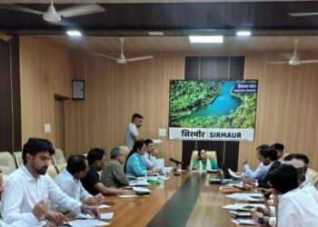 5 व 15 वर्ष की आयु पूर्ण कर चुके बच्चों का आधार बायोमैट्रिक अपडेट करवाना अति आवश्यक -उपायुक्त