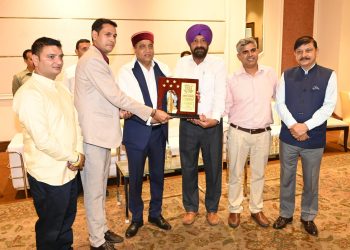 आपदा की वजह से सड़के बंद, सड़ रहे हैं लोगों के सेब और सब्जियां : जयराम ठाकुर