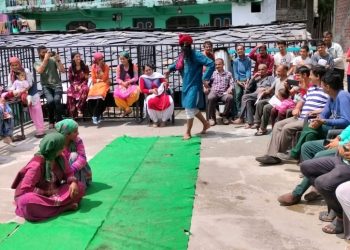 शिलाई और संगडाह  में फोक मीडिया कार्यक्रमों से दी योजनाओं की जानकारी