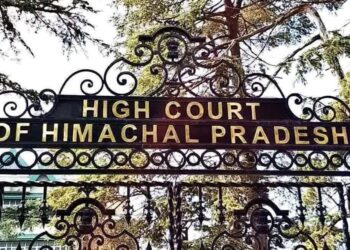 सरकारी जमीन से कब्जे हटाने में सुस्ती पर हाईकोर्ट को लिखी दो चिट्ठियां, सरकार को शपथपत्र दाखिल करने का आदेश