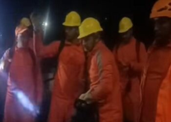 हिमाचल: भूस्खलन के कारण गिरा मकान, मलबे में दबे दो लोग, बचाव कार्य जारी