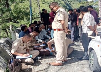 GPS की मदद से खोजी गाड़ी,खाई में मिले गुमशुदा युवकों के शव ,परिजनों ने जताई ये आशंका