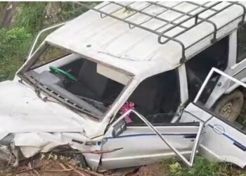 बड़ा हादसा: कोटली में गहरी खाई में गिरी गाड़ी, दो की मौत, महिला गंभीर घायल