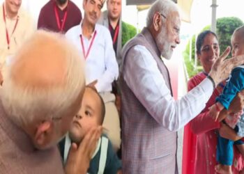 पीएम ने बाढ़ प्रभावित क्षेत्रों का किया हवाई सर्वेक्षण, 1500 करोड़ रुपये देने का एलान