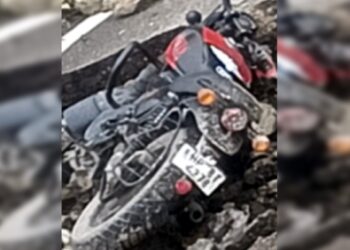 पठानकोट-चम्बा-भरमौर NH पर हादसा, धुंध में नहीं दिखी टूटी सड़क, बाइक समेत खाई में गिरे 2 युवक