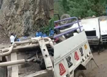 दर्दनाक हादसा: खाई में गिरी पिकअप, एक साथ 5 लोगों की मौत ,2 की हालत गंभीर