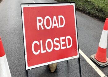 जमीन धंसने से परौर-धीरा-नौरा सड़क पर यातायात बंद, वाहन चालक इन वैकल्पिक मार्गों का करें इस्तेमाल