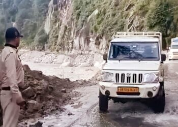 कुल्लू-मनाली राष्ट्रीय राजमार्ग पर 21 दिनाें बाद एकतरफा यातायात बहाल, लाेगाें ने ली राहत की सांस