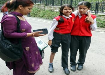 शिमला में आवारा कुत्तों का आतंक, माल रोड पर स्कूली बच्ची पर किया हमला