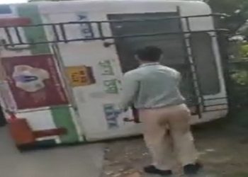 बड़ा हादसा : सवारियों से भरी HRTC बस पलटी, 40 लोग घायल