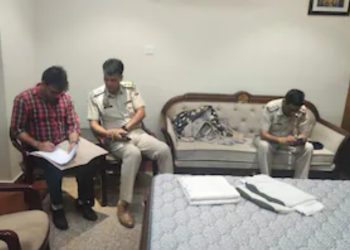 रेप केस में फंसा युवा SDM फरार, जिस रेस्ट हाउस के कमरा-104 में हुआ था कांड, वहां से पुलिस को क्या मिला?