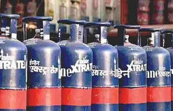 51.50 रुपये सस्ता हुआ कमर्शियल गैस सिलेंडर