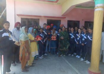 गुरु नानक मिशन पब्लिक स्कूल की दिवाली बांगरन आपदा प्रभावितों के संग