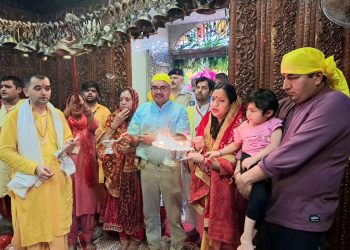 उपायुक्त प्रियंका वर्मा ने माता बालासुन्दरी मंदिर में जिला वासियों की सुख-समृद्धि के लिए हवन यज्ञ व कंजिका पूजन कर पूजा अर्चना की