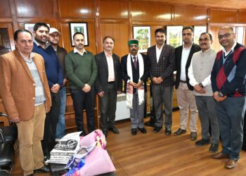 दशहरा में तहसीलदार से साथ हुई हाथापाई बारे कार्यवाही न होने पर हिप्र  राजस्व अधिकारी संघ खफा , कार्यवाही न होने पर राजस्व अधिकारी  13 व 14 अक्तूबर को करेगें पेन डाउन स्ट्राईक