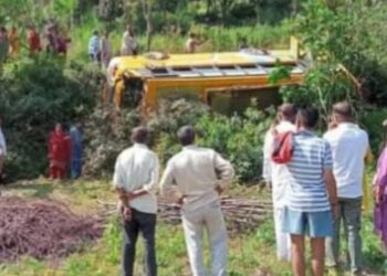 BREAKING: हिमाचल प्रदेश में एक और बस हादसा, 42 सवारियों से भरी निजी बस खाई में गिरी, मची चीख-पुकार