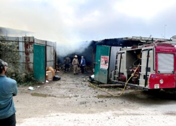 कबाड़ मार्कीट में लगी भीषण आग, 30 से 32 लाख रुपए का सामान जलकर राख