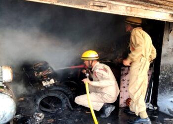 ऑटो स्पेयर पार्ट्स की एजैंसी में लगी भीषण आग, लाखों रुपए का नुक्सान