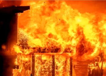 बड़सर के सलौनी बाजार में दुकान में लगी भीषण आग, लाखों रुपए का सामान जलकर राख