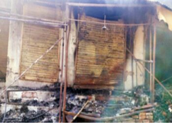 अग्निकांड में जलकर राख हुईं 8 दुकानें, दुकानदारों का काफी नुक्सान