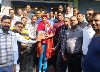 हिमाचल: ”गाेल्ड मैडल” जीतकर घर लाैटी बेटी ताे सम्मान में गूंजे नारे, स्वागत काे उमड़ा जनसैलाब