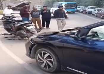 शिमला में सड़क हादसा! खलीनी में कार और स्कूटी के बीच हुई जोरदार टक्कर