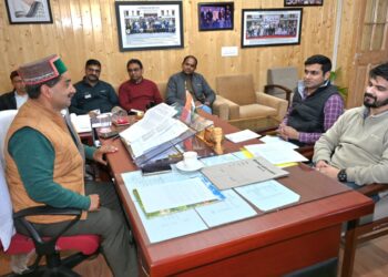 किसानों को उर्वरक समय पर और पर्याप्त मात्रा में उपलब्ध करवाएं: उप-मुख्य सचेतक