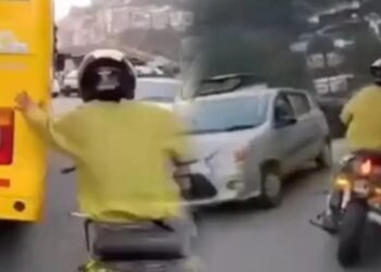 हिमाचल में स्टंटबाजों का कहर : राइडर ने चलती कार को मारी लात, मां-बेटी को बाइक से…