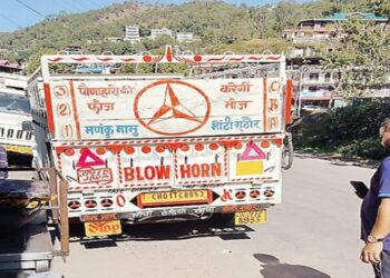 खाद्य आपूर्ति विभाग की बड़ी कार्रवाई: अवैध रूप से बेचे जा रहे सिलैंडरों समेत पिकअप को पकड़ा