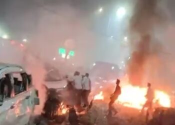 Big breking: लाल किला मेट्रो स्ट्रेशन के पास कार में धमाका, मच गई चीख-पुकार, 3 गाड़ियों में भी लगी आग