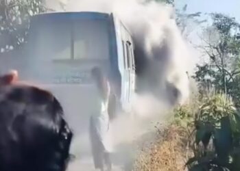 सवारियों से भरी HRTC बस अचानक बनी आग का गोला, मची अफरा तफरी