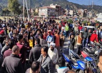 हिमाचल के चंबा में बवाल बढ़ा, शहर में लोगों ने किया चक्का जाम, थाना भी घेरा, दो समुदायों में हुई थी झड़प