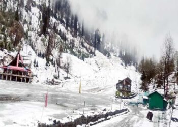 हिमाचल में हाड़ कंपाने वाली सर्दी का सितम शुरू, लाहौल-स्पीति के ताबो में -7.4 डिग्री तक लुढ़का तापमान