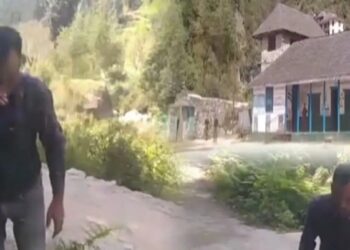 सुबह-सुबह नशे में झूमता हेडमास्टर, धक्के खाता पहुंचा स्कूल; हुआ सस्पेंड