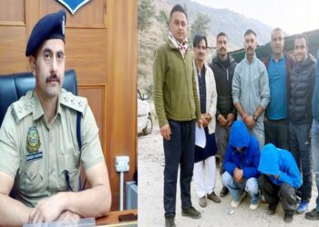 कार में ”माैत का सामान” लेकर ग्राहकाें का कर रहे थे इंतजार, पुलिस ने रंग हाथाें दबाेचे 2 तस्कर